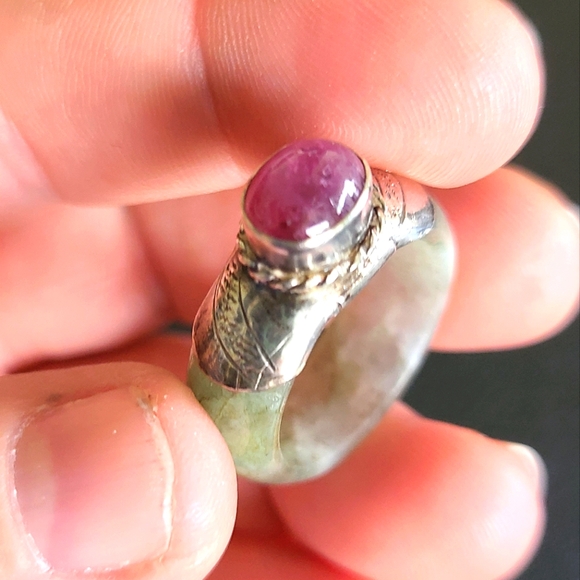 Jade Ring With Ruby - Picture 1 of 8